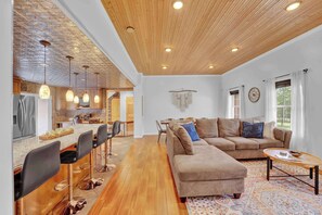 電視、DVD 播放機、音響、 辦公室