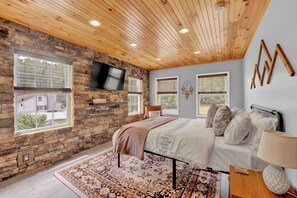 5 makuuhuonetta, silitysrauta/-lauta, vauvan matkasänky, Wi-Fi