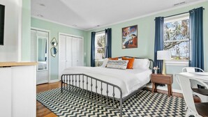 1 bedroom, iron/ironing board, travel cot, WiFi - Water Views, Minutes to Downtown & Folly Beach! (Charleston)