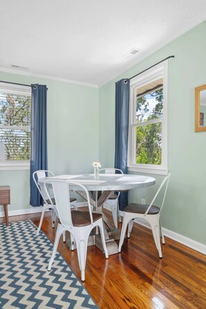 Dining - Casita Rosa | 1BR with Marsh Views! (Charleston)