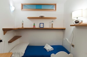 Appartement | 1 chambre, coffres-forts dans les chambres, fer et planche à repasser