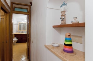 Appartement | 1 chambre, coffres-forts dans les chambres, fer et planche à repasser