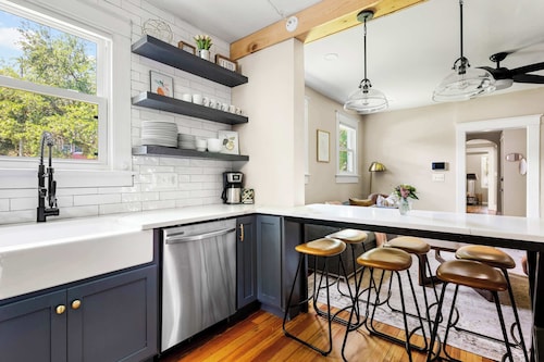 Charleston Charm - Downtown - 4 Bedroom