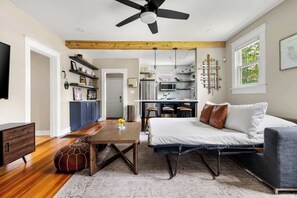 4 bedrooms, desk, iron/ironing board, travel crib