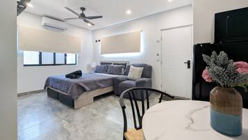 1 chambre, fer et planche Ă repasser, Wi-Fi gratuit, draps fournis