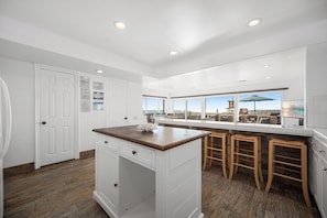 Interior - Oceanfront 3-Bedroom Home with Private Patio (Newport Beach)