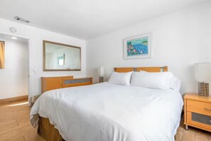 2 bedrooms, travel cot, free WiFi, bed sheets