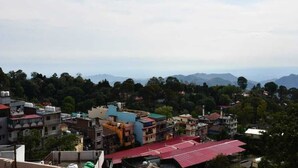 Resort view - Hotel Leosh Lansdwone (Lansdowne)