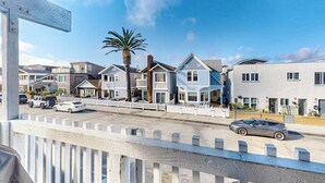 Property grounds - Seaside Getaway Just Steps from the Ocean (Newport Beach)