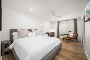 6 bedrooms, free WiFi, bed sheets