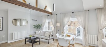 Near Farnham Castle Retreat by StayStayStay