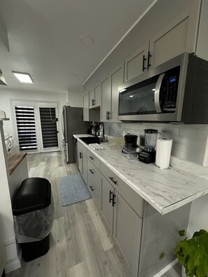 Fridge, microwave, oven, stovetop - Updated and Comfortable Trailer in West OC! (Berlin)