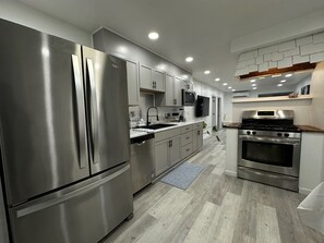 Fridge, microwave, oven, stovetop - Updated and Comfortable Trailer in West OC! (Berlin)