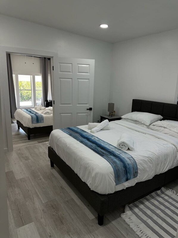 5 bedrooms, desk, iron/ironing board, WiFi