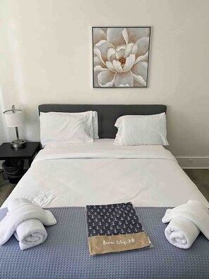 Iron/ironing board, WiFi, bed sheets - Modern Beachfront Studio 305 (Ocean City)