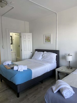 Iron/ironing board, WiFi, bed sheets