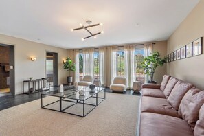 Smart TV - Suite 202-Boutique-Style Hotel Suite, Walk to  Uptown Sedona (Sedona)