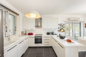 Micro-ondes, cafetière/bouilloire