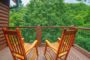 Property grounds - Storybrooke Lodge: POOL, Pets, Theater, Game Room, Hot Tub, Wi-Fi (Sevierville)