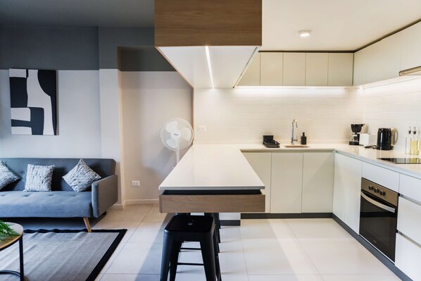 Fridge, microwave, oven, stovetop