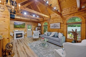 Smart TV, fireplace