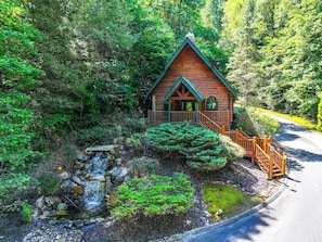 Exterior - Chapel Falls – Luxury Gatlinburg Cabin with Hot Tub, Fireplace & Waterfall Views (Gatlinburg)