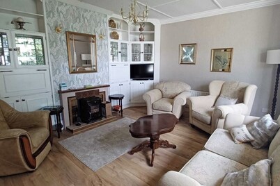 Abbeyfeale Home - Sleeps 6 - Convenient Location
