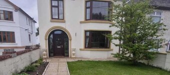 Abbeyfeale Home - Sleeps 6 - Convenient Location