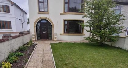 Abbeyfeale Home - Sleeps 6 - Convenient Location