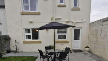 House | Outdoor dining