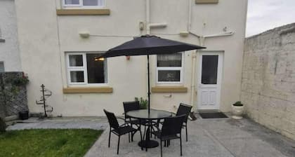 Abbeyfeale Home - Sleeps 6 - Convenient Location