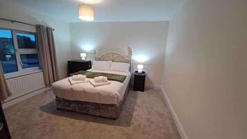 House | 3 bedrooms, iron/ironing board, free WiFi, bed sheets