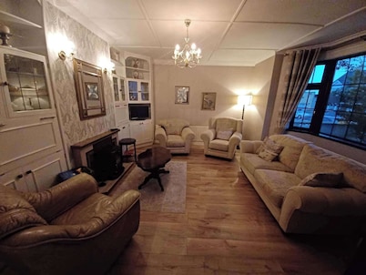 Abbeyfeale Home - Sleeps 6 - Convenient Location