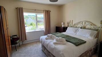 House | 3 bedrooms, iron/ironing board, free WiFi, bed sheets