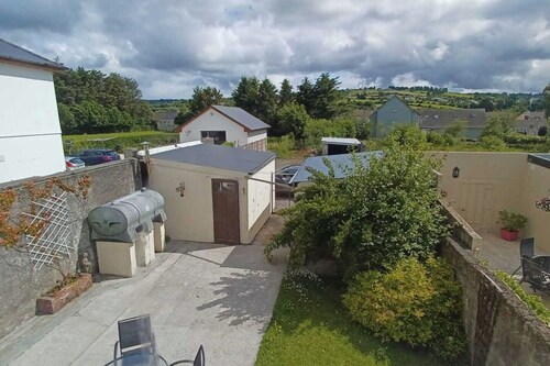 Abbeyfeale Home - Sleeps 6 - Convenient Location