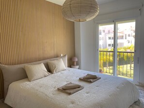 2 chambres, fer et planche à repasser, accès Internet, draps fournis