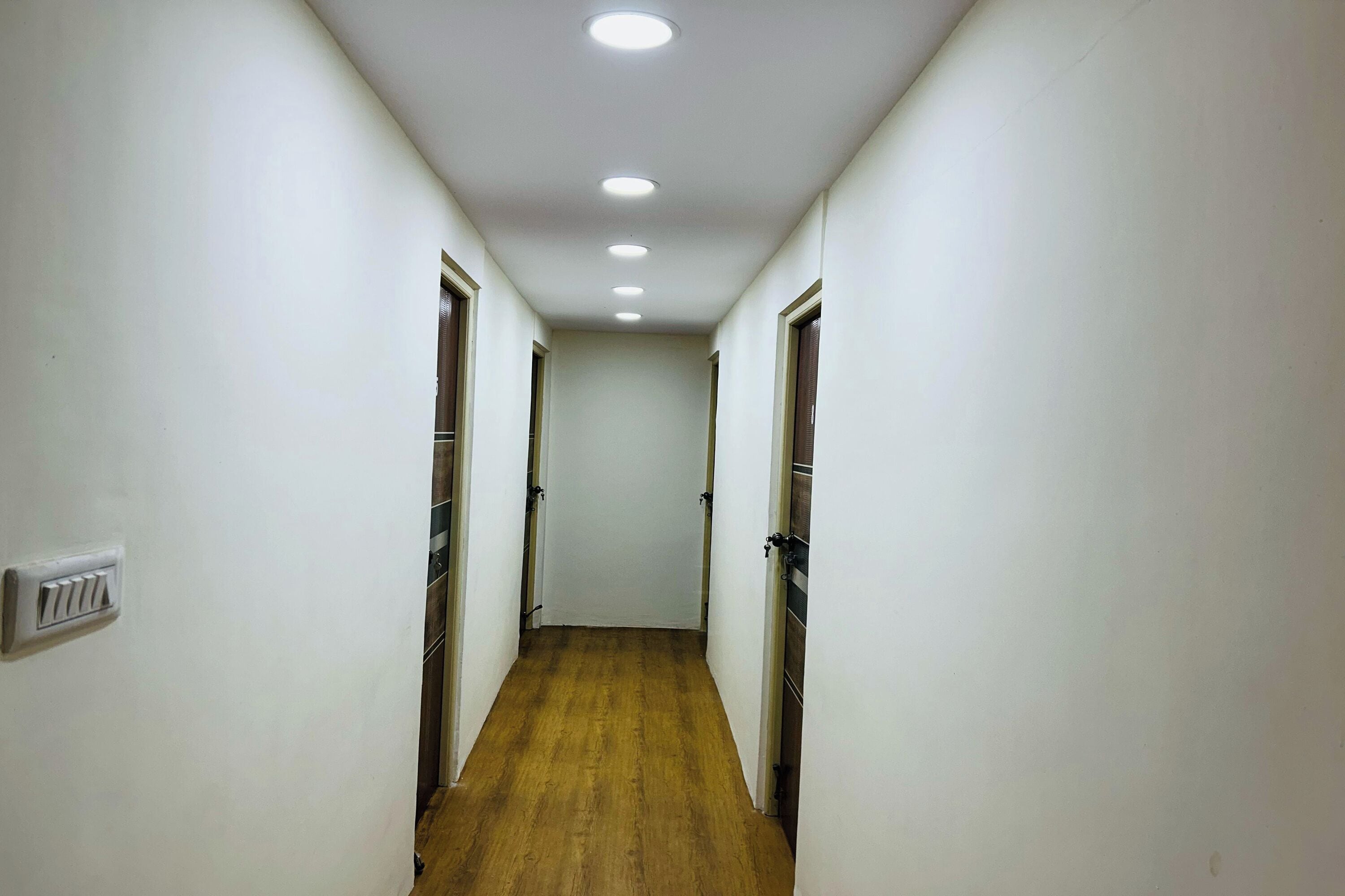 デラックス ルーム | デスク、可動式ベッド、WiFi (無料)、ベッドシーツ