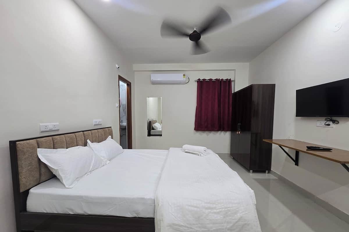 Desk, free WiFi, bed sheets
