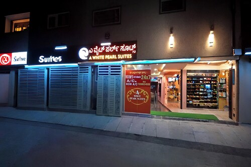 A White Pearl Suites