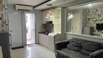 Apartment, 2 Bedrooms | Living area