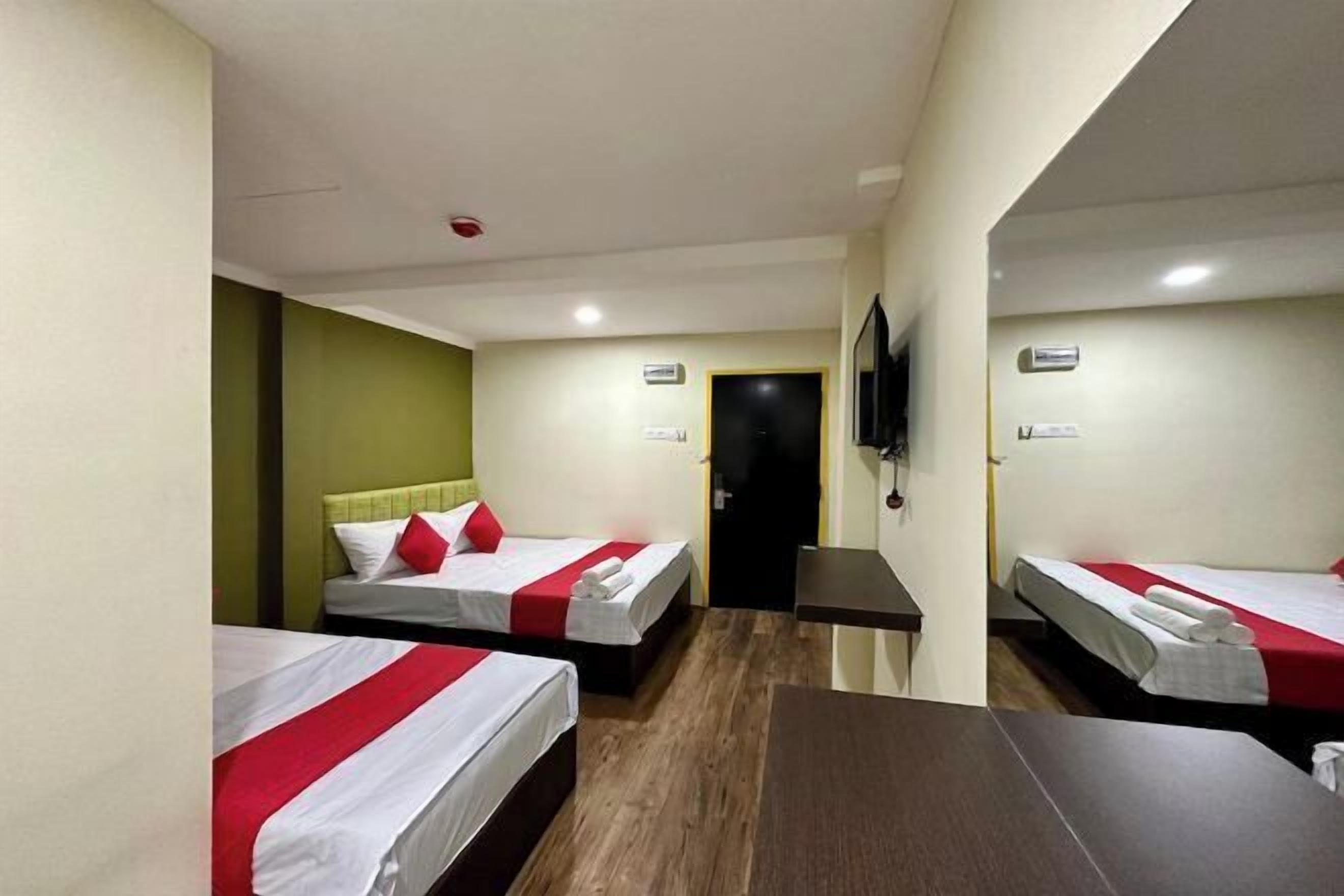 Bureau, fer et planche à repasser, Wi-Fi gratuit, draps fournis