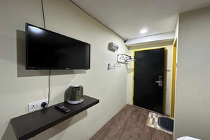 Quarto casal standard, 1 cama King | Escrivaninha, ferros/tábuas de passar roupa, Wi-Fi de cortesia