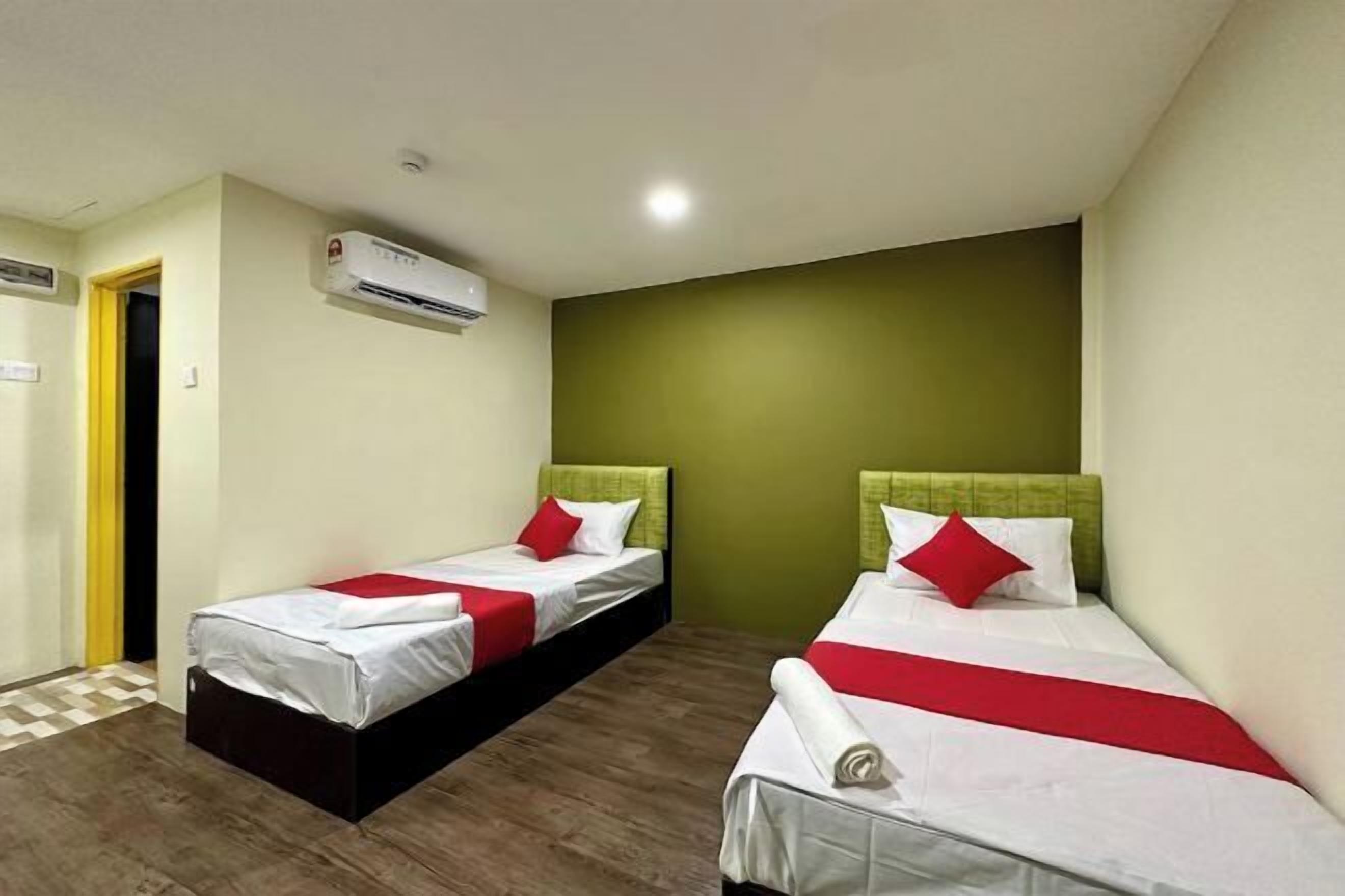 Bureau, fer et planche à repasser, Wi-Fi gratuit, draps fournis