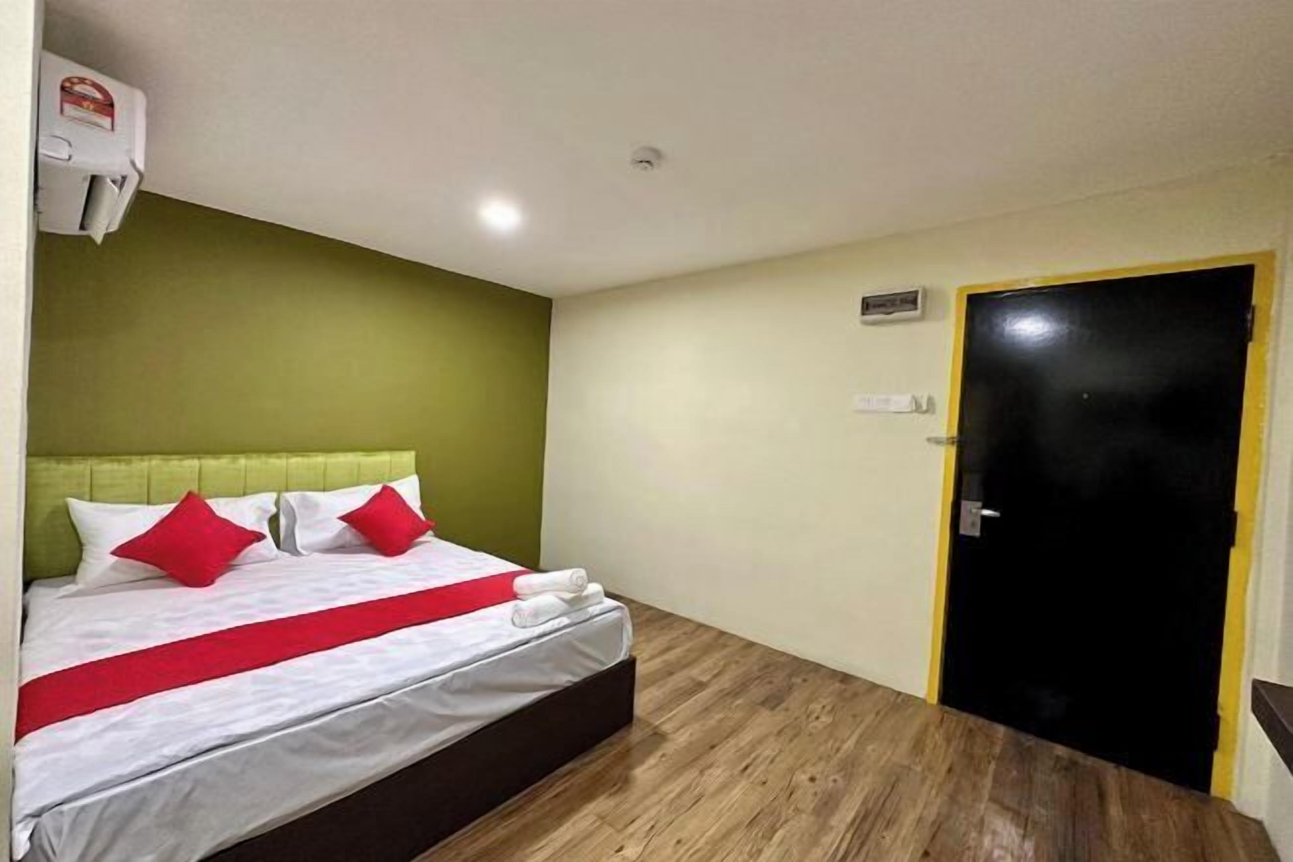 Bureau, fer et planche à repasser, Wi-Fi gratuit, draps fournis