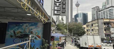 A hotel with a sign indicating it is a dual hotel.