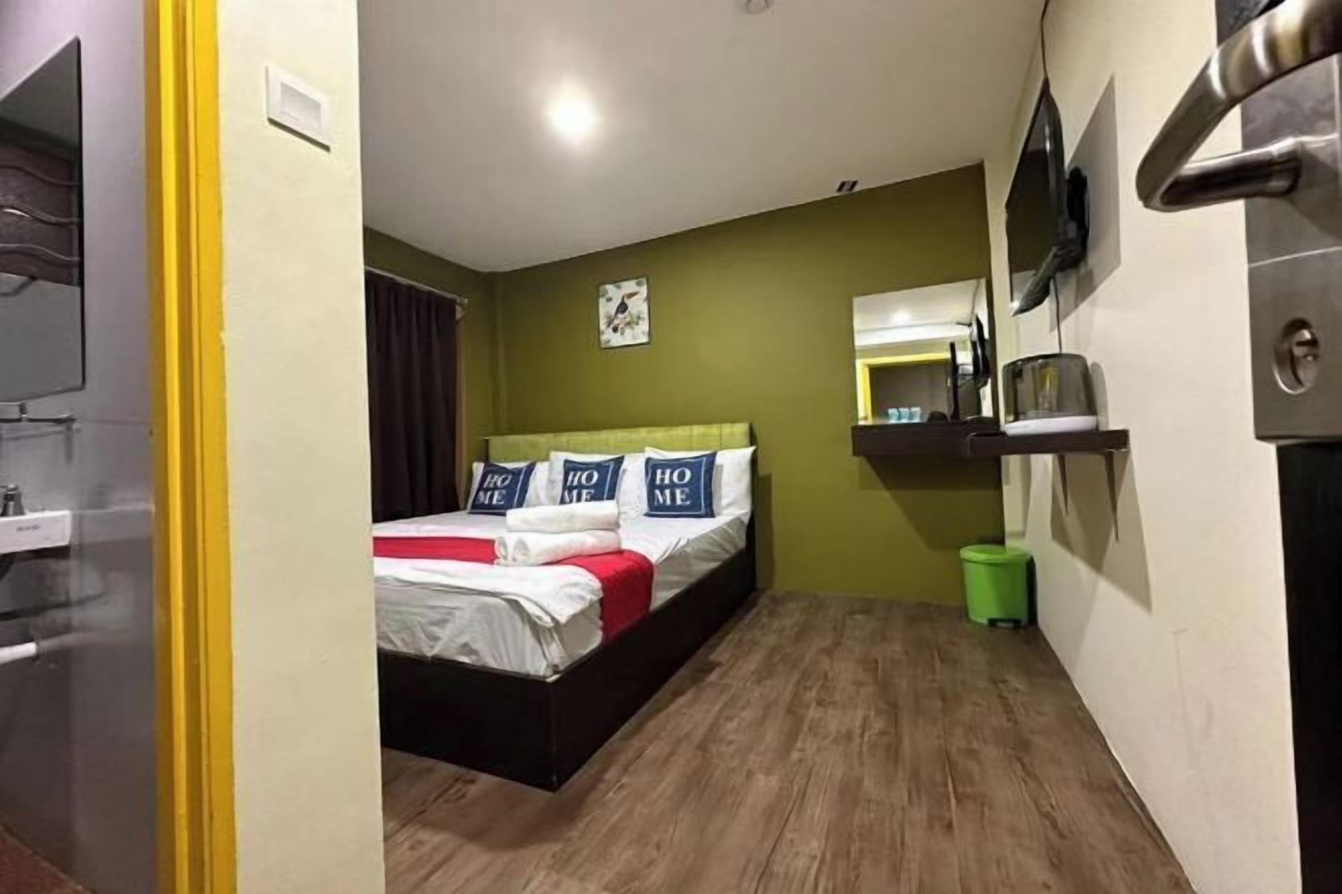 Bureau, fer et planche à repasser, Wi-Fi gratuit, draps fournis