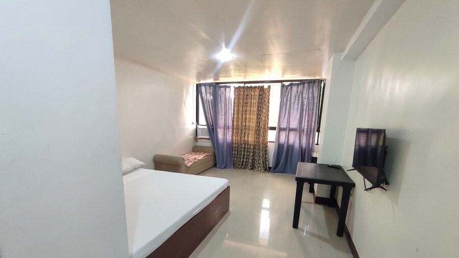 Green Ridge Apartelle