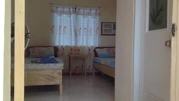 Standard Twin Room | Desk, free WiFi, bed sheets