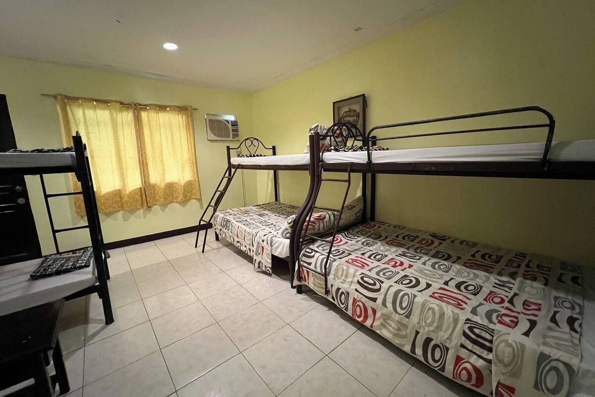 Standard Shared Dormitory | Desk, free WiFi, bed sheets