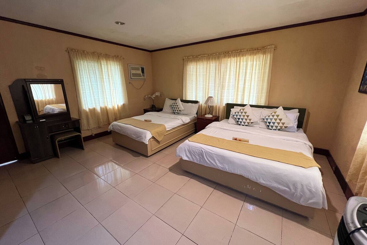 Premier Room | Desk, free WiFi, bed sheets